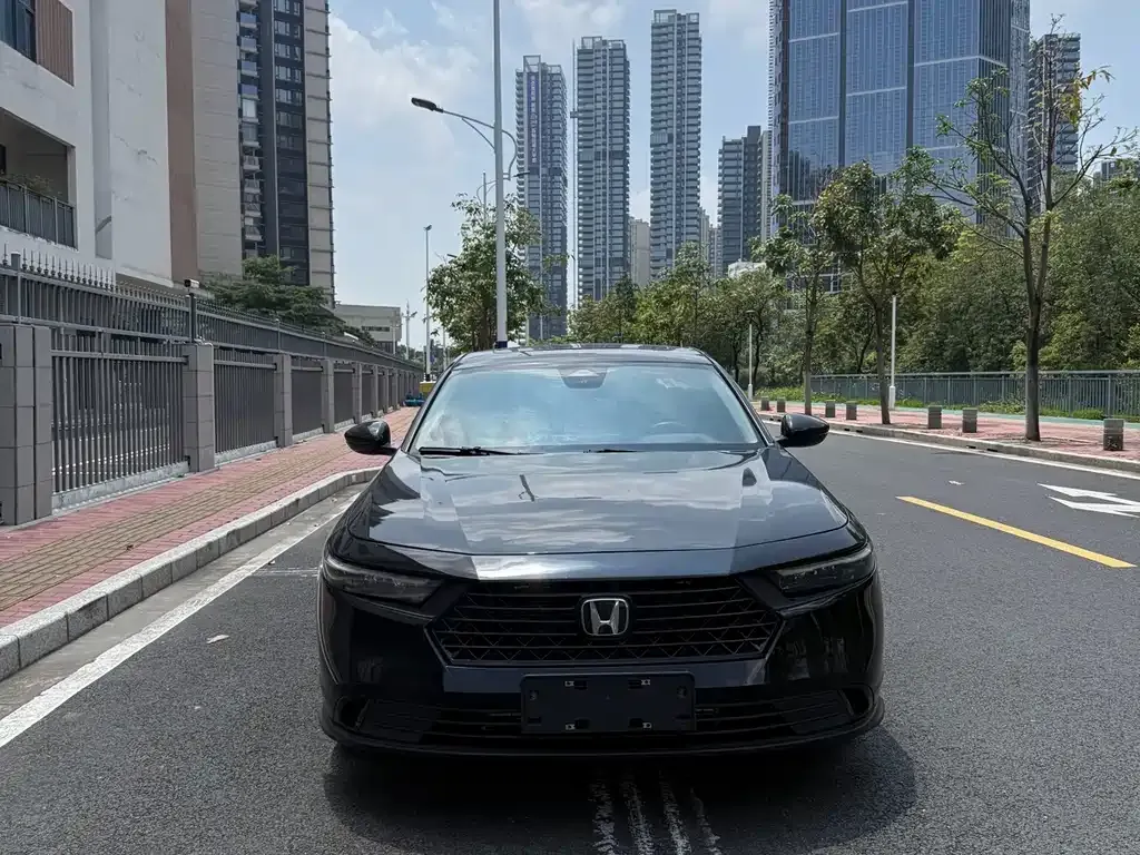 Honda Accord — фото 1