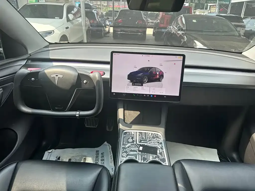 Tesla Model Y — фото 7