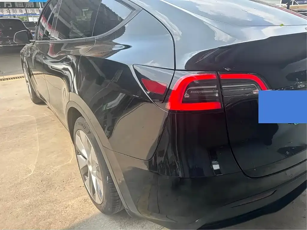 Tesla Model Y — фото 5
