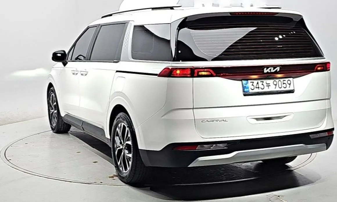 Kia Carnival — фото 8