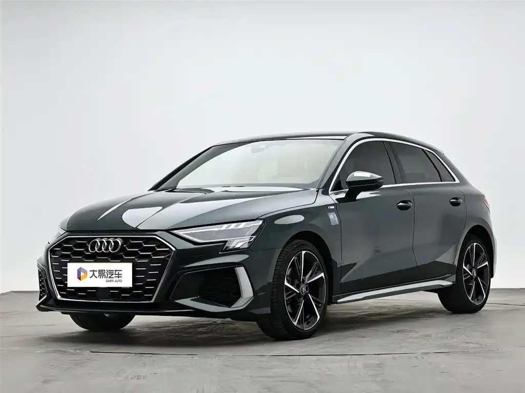 Audi A3 — фото 1