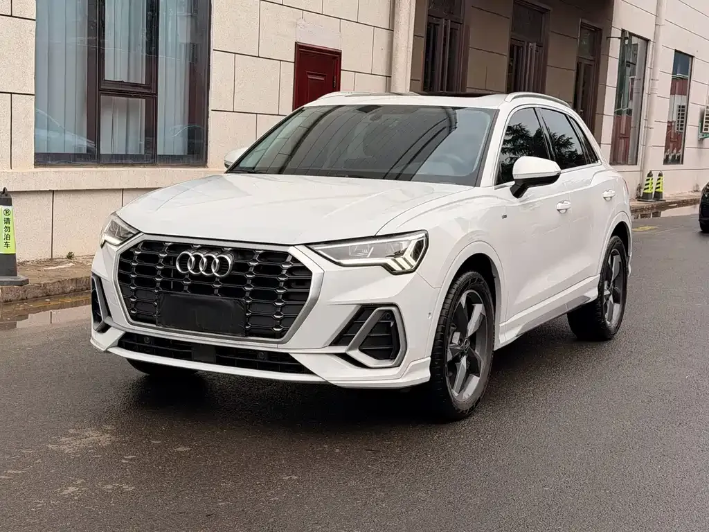 Audi Q3 — фото 1
