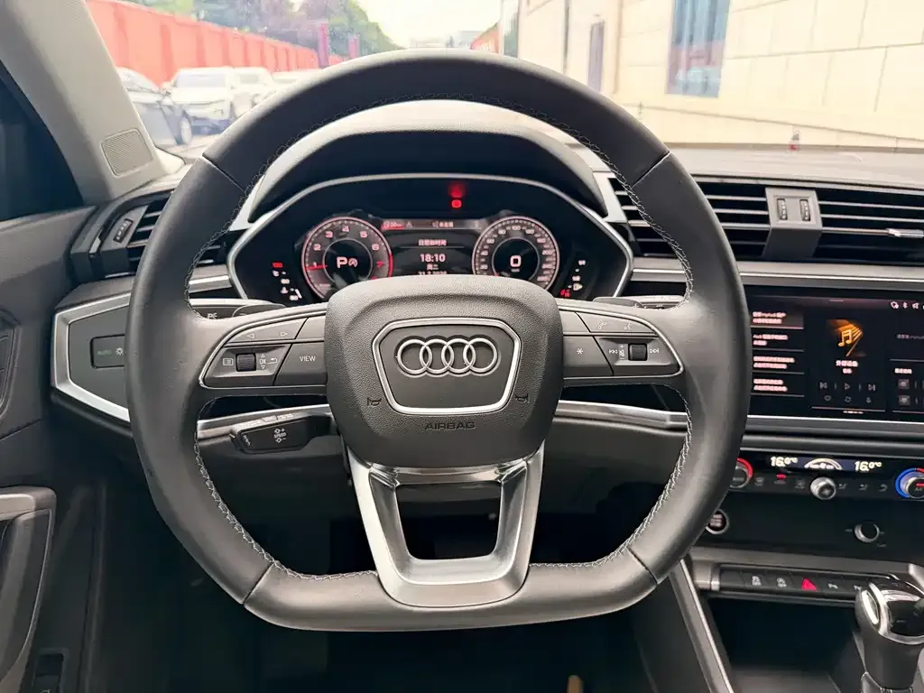 Audi Q3 — фото 5