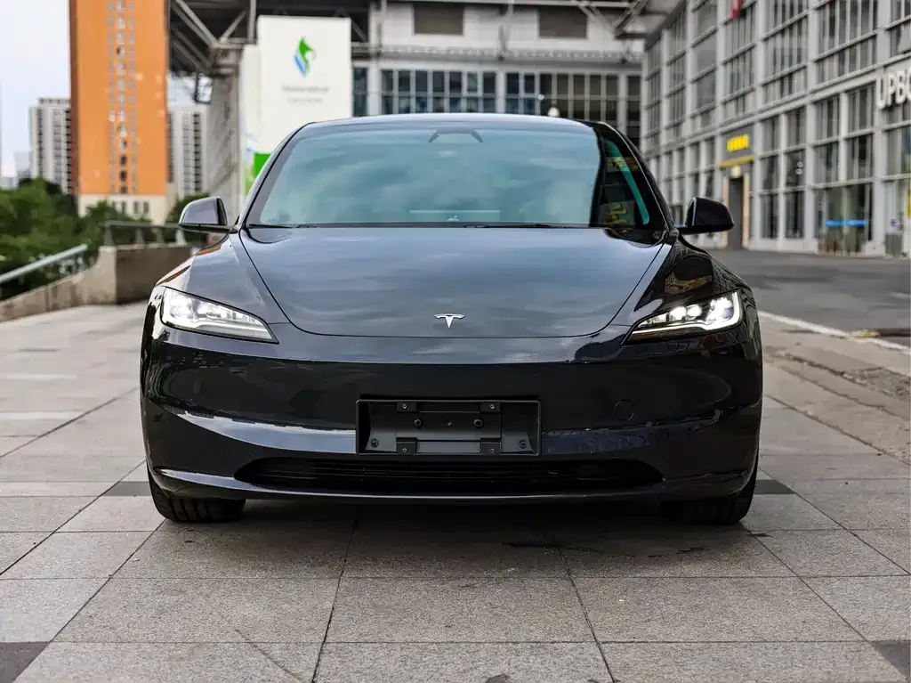 Tesla Model 3 — фото 6