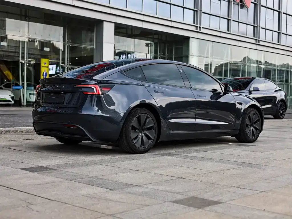 Tesla Model 3 — фото 2