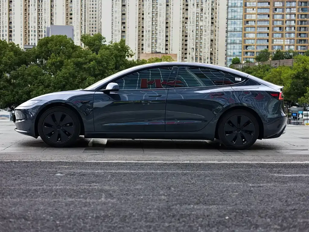 Tesla Model 3 — фото 9