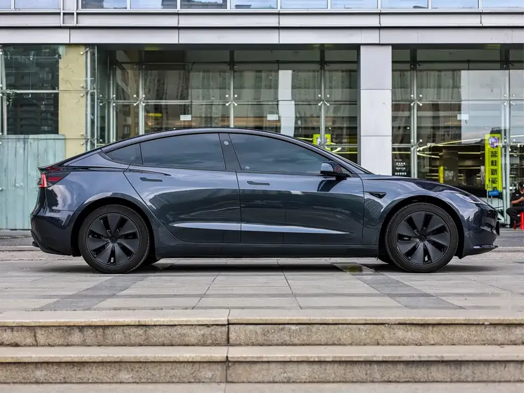 Tesla Model 3 — фото 3