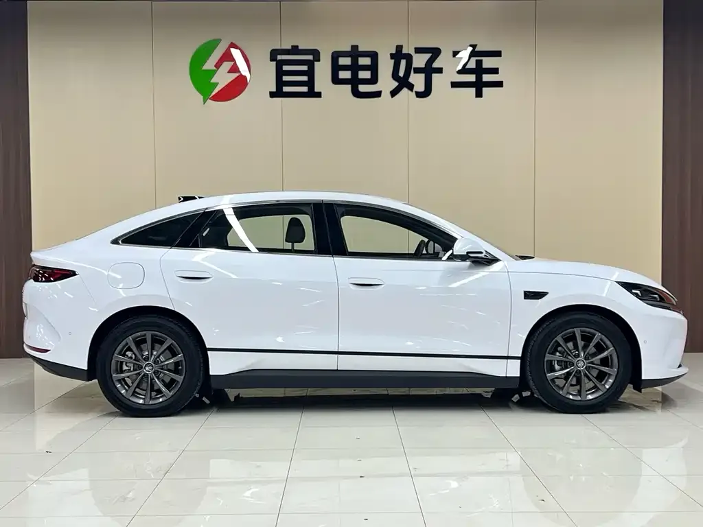 BYD Qin L 2026 из CN, фото 5