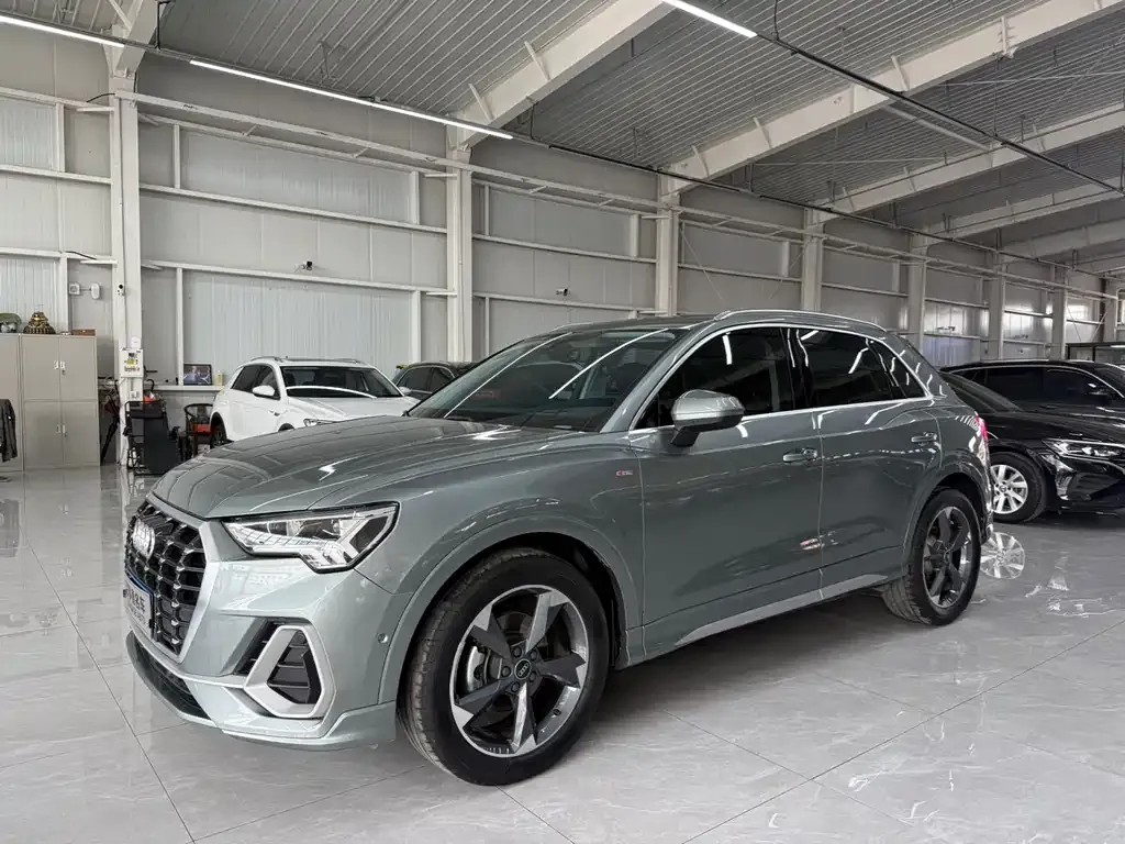 Audi Q3 — фото 1