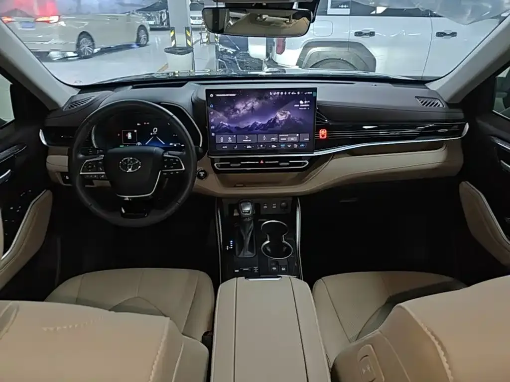 Toyota Highlander — фото 10