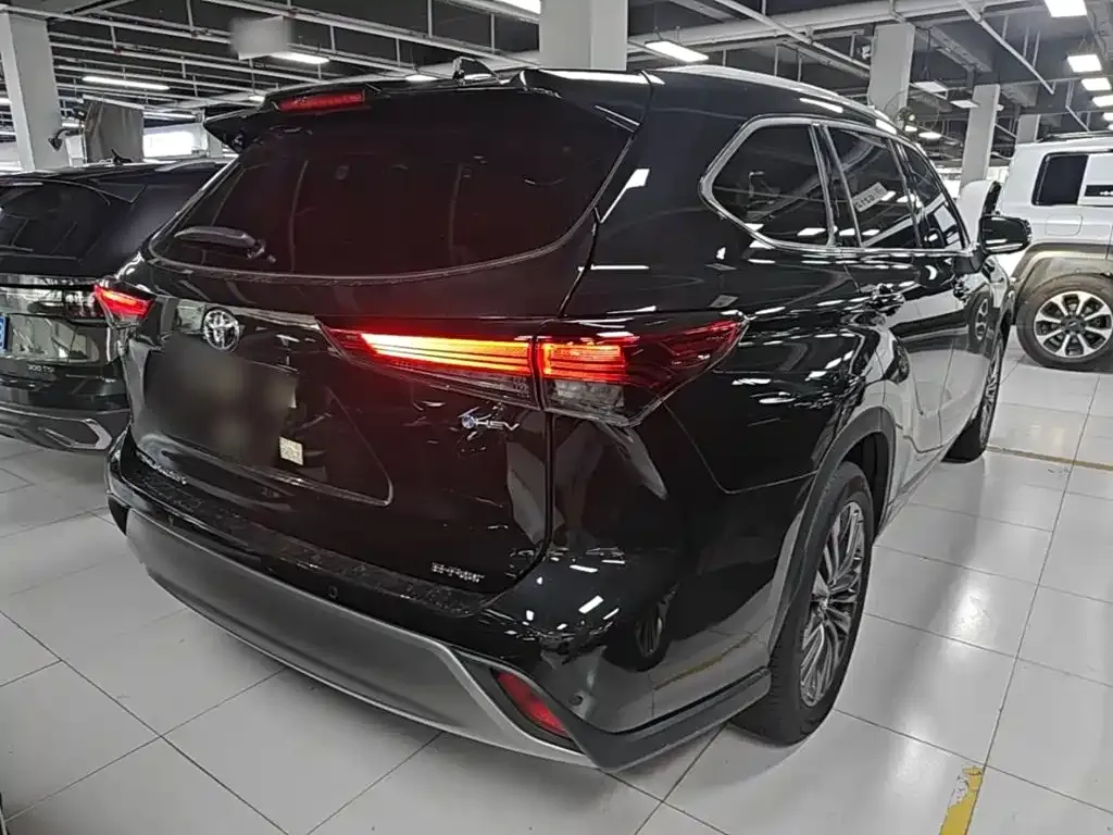 Toyota Highlander — фото 9