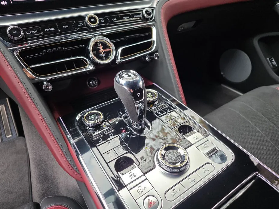 Bentley Flying Spur — фото 10