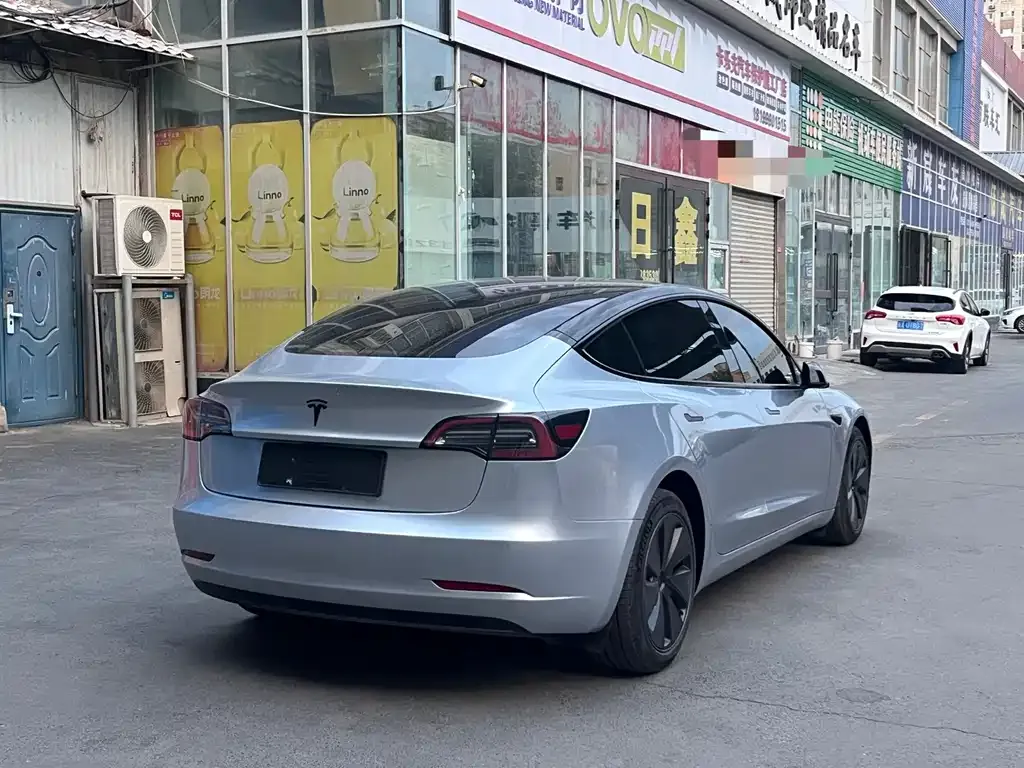 Tesla Model 3 — фото 9