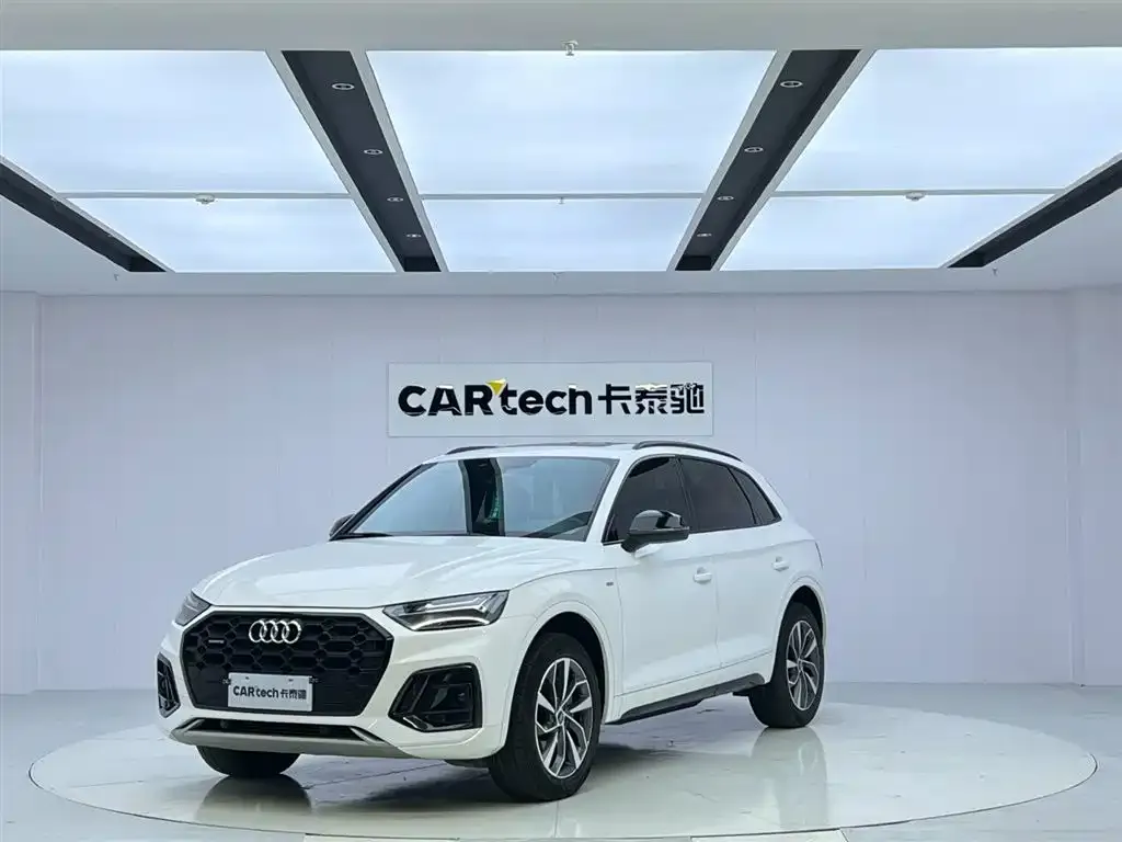 Audi Q5L — фото 1