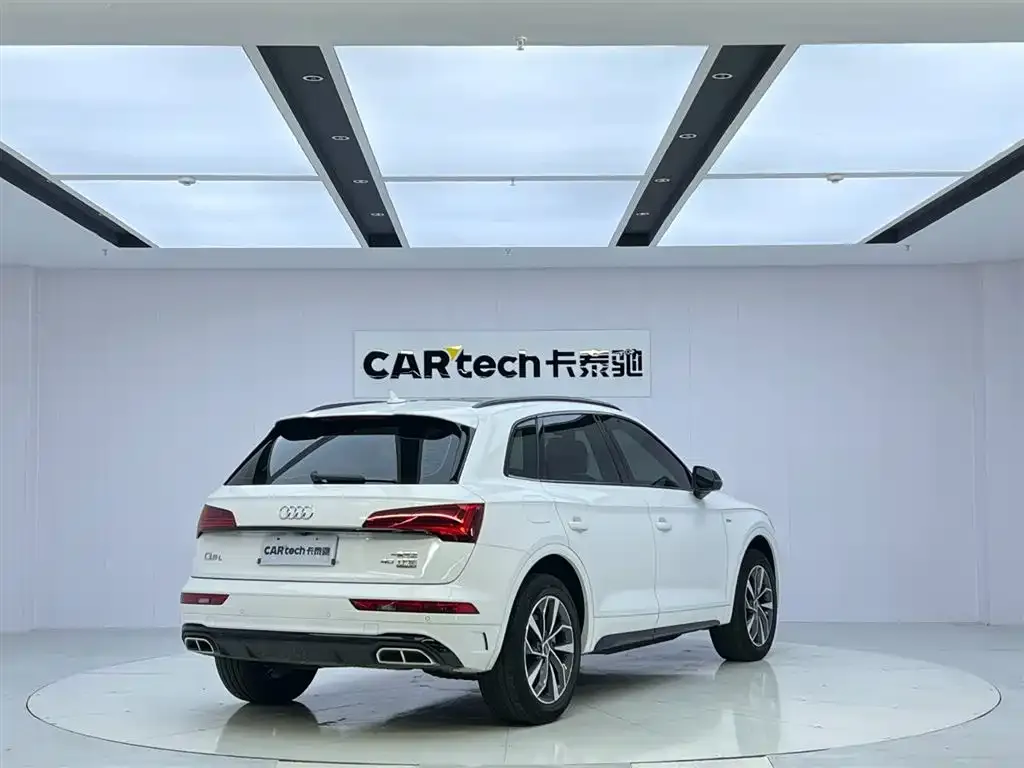 Audi Q5L — фото 7