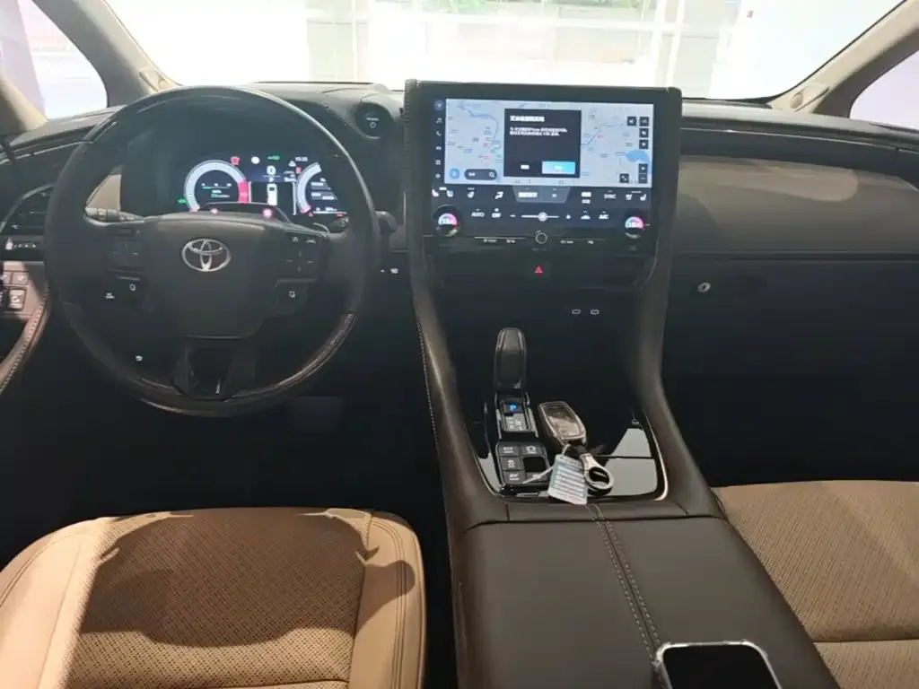 Toyota Alphard — фото 4