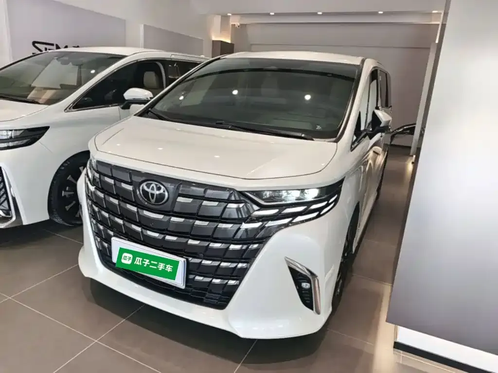 Toyota Alphard — фото 3