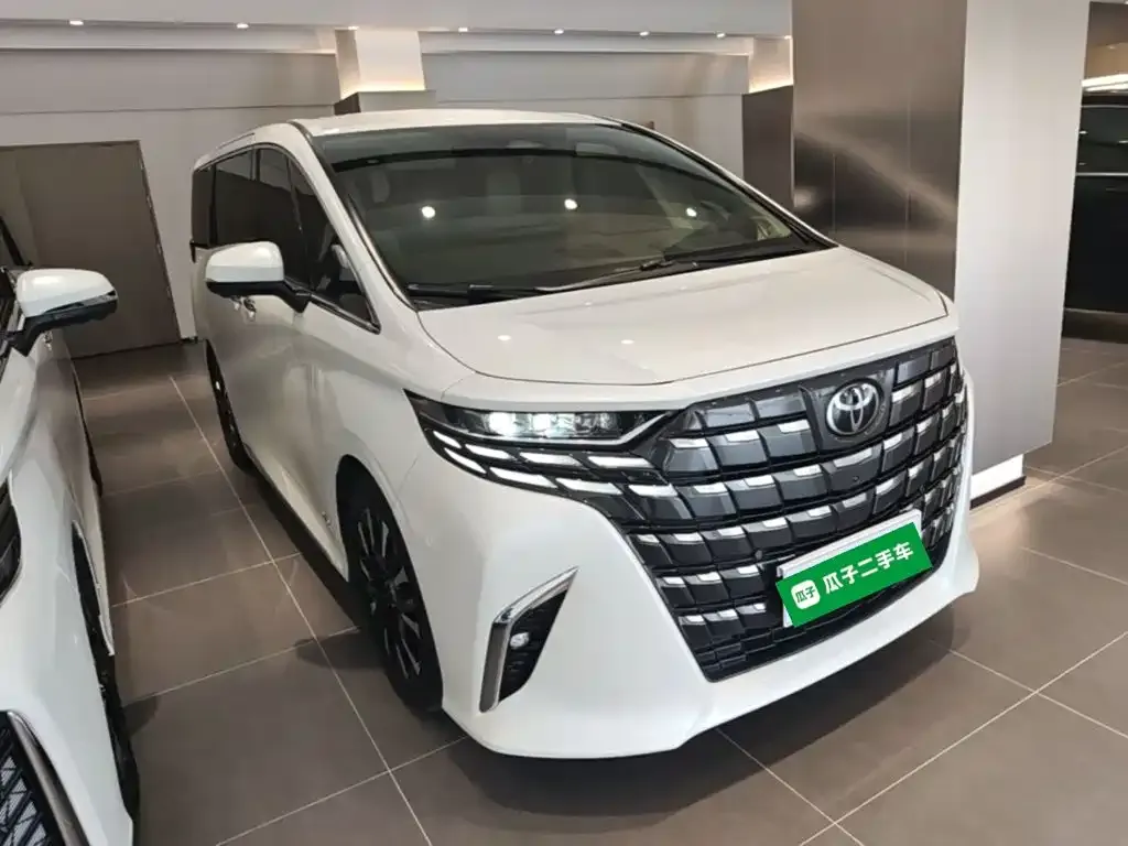Toyota Alphard — фото 5