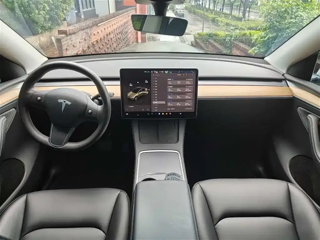 Tesla Model Y — фото 5
