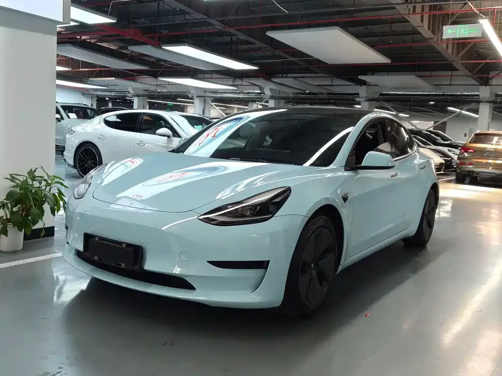 Tesla Model 3 — фото 1