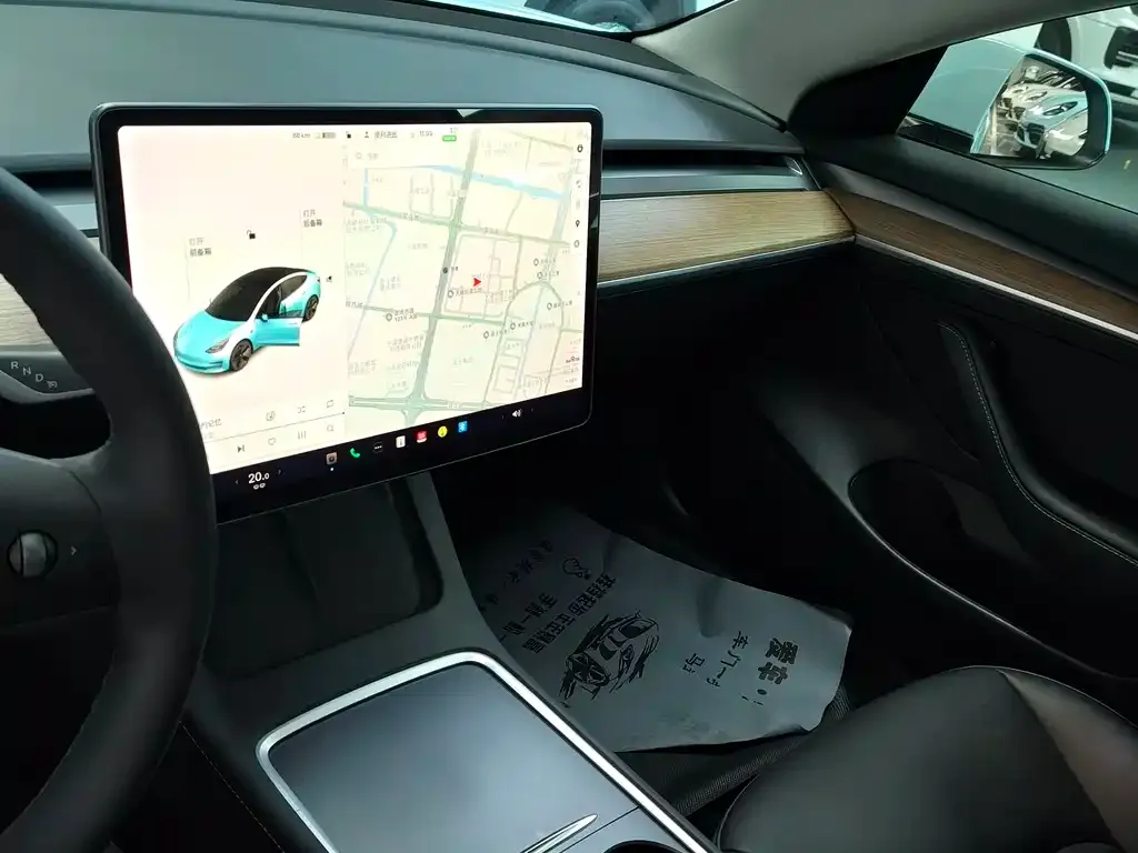 Tesla Model 3 — фото 4