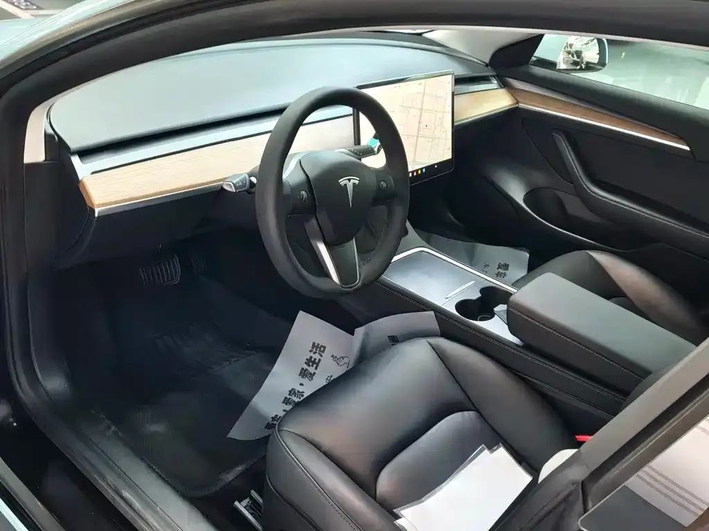 Tesla Model 3 — фото 3