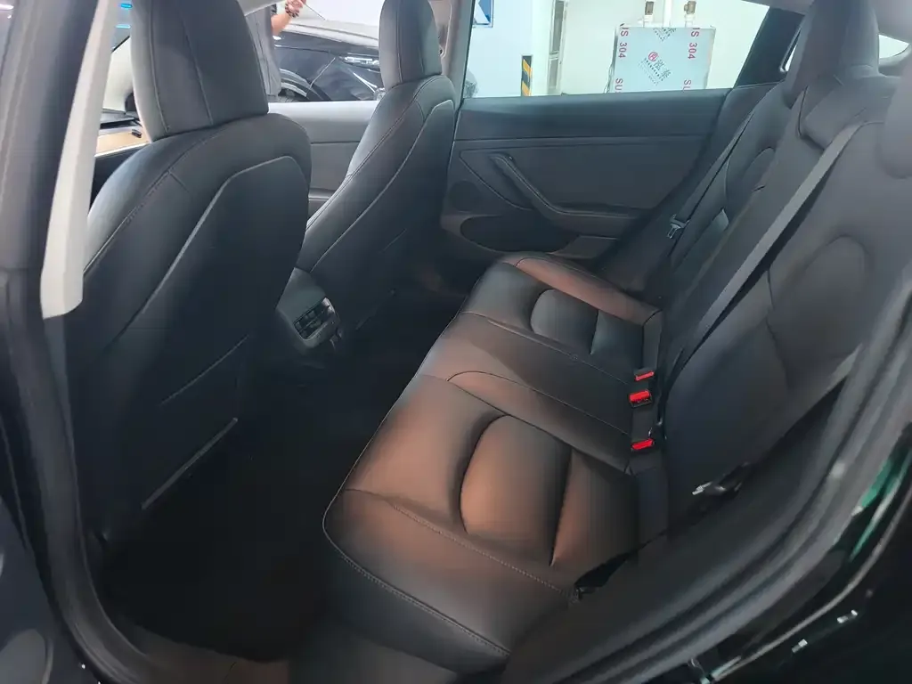 Tesla Model 3 — фото 2