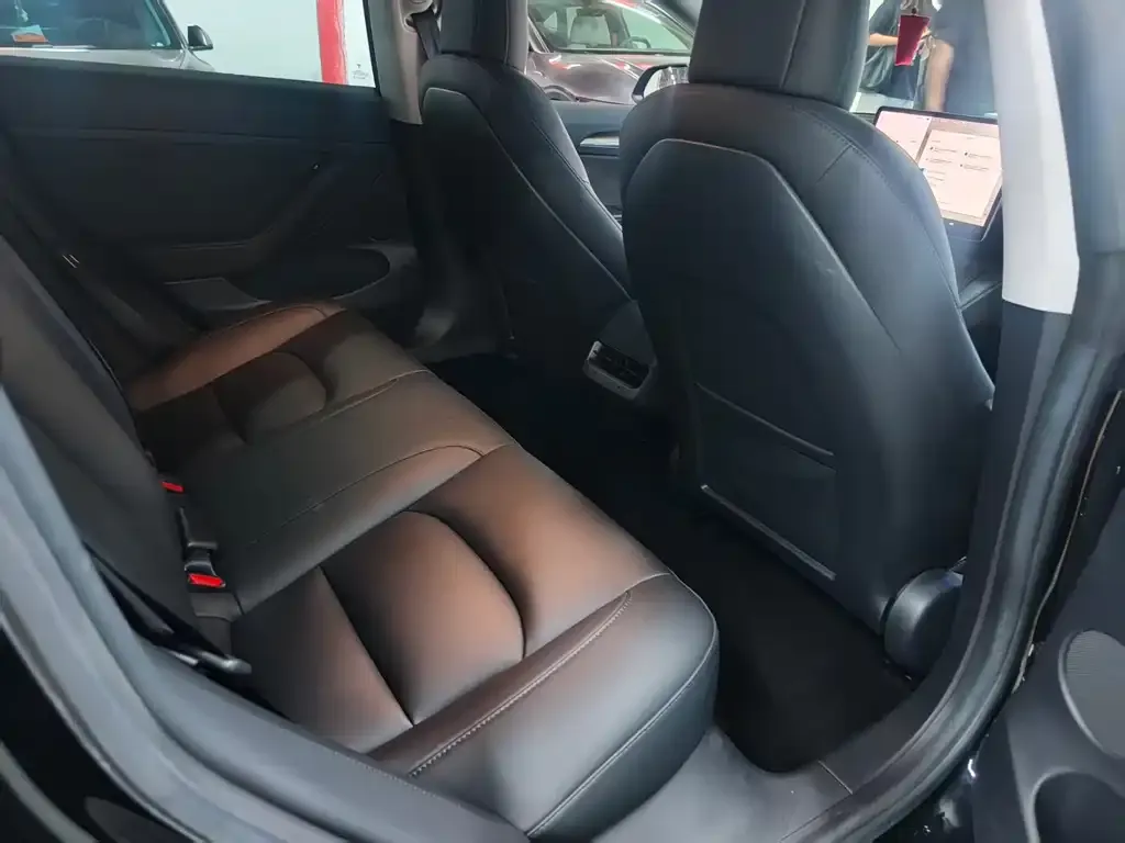 Tesla Model 3 — фото 4