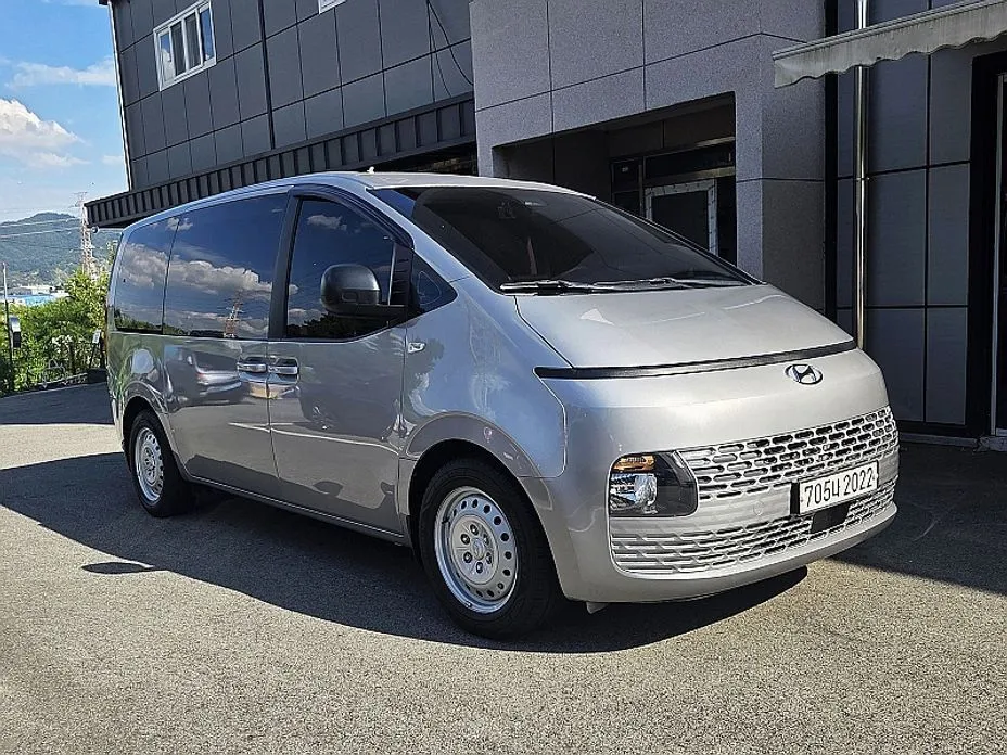 Hyundai Staria — фото 1