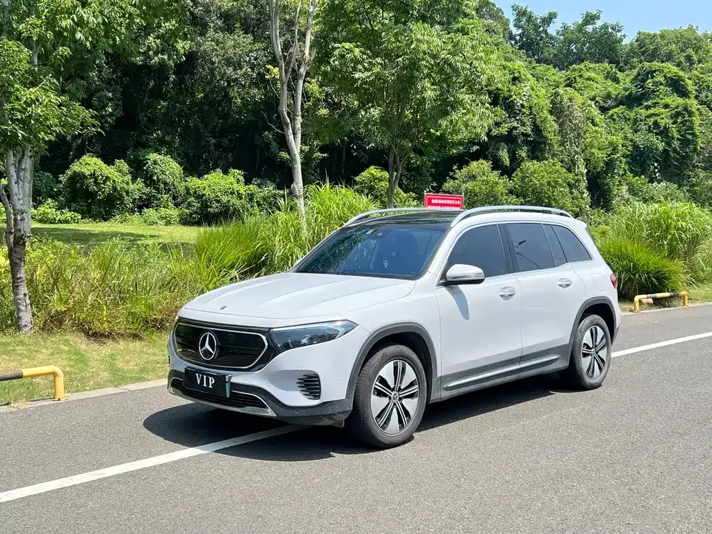 Mercedes-Benz EQB — фото 1