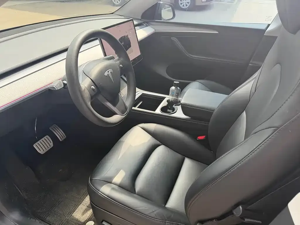 Tesla Model Y — фото 5