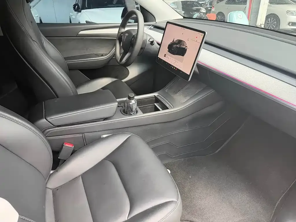 Tesla Model Y — фото 9