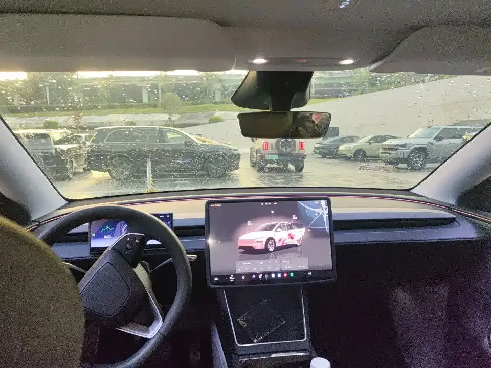 Tesla Model Y — фото 8
