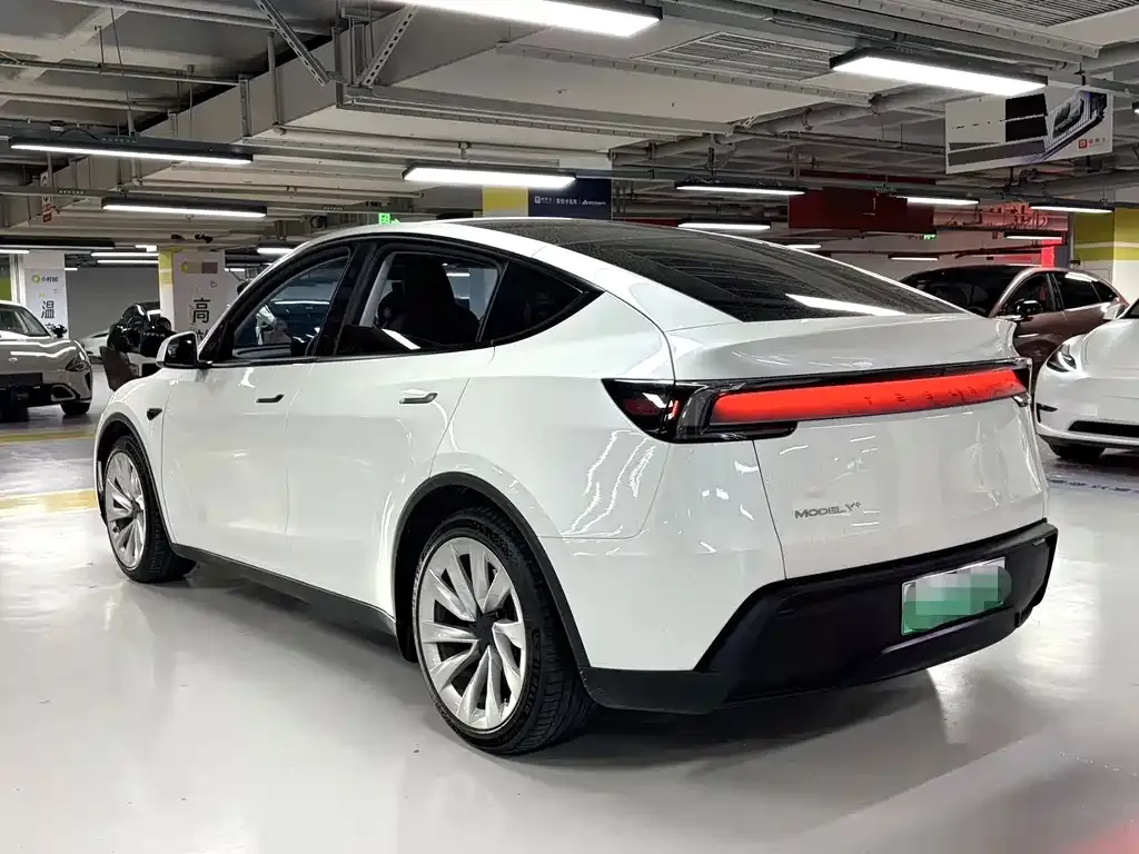 Tesla Model Y — фото 7
