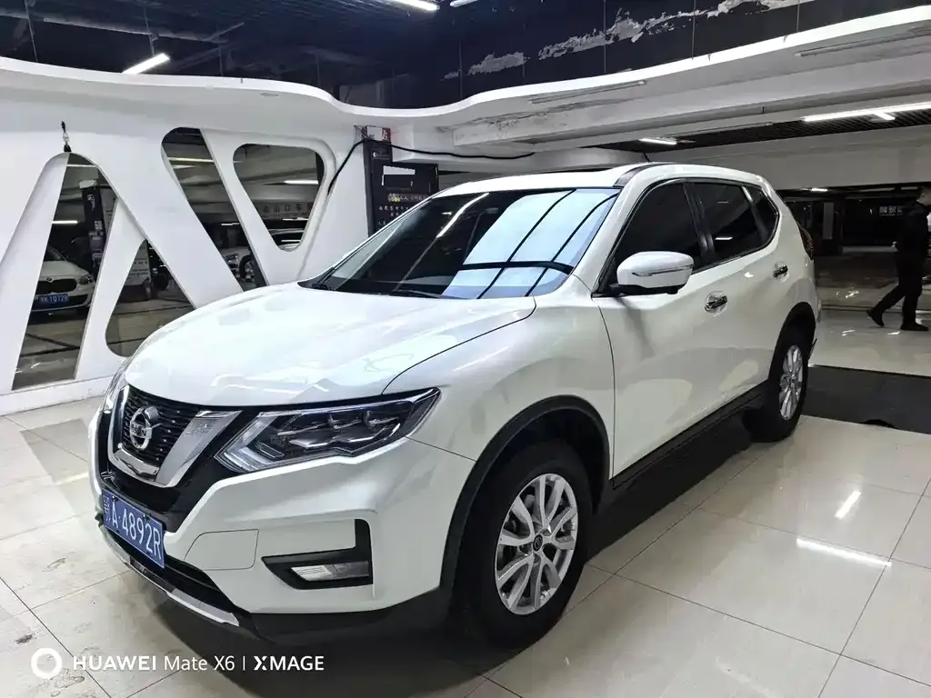 Nissan X-Trail — фото 1