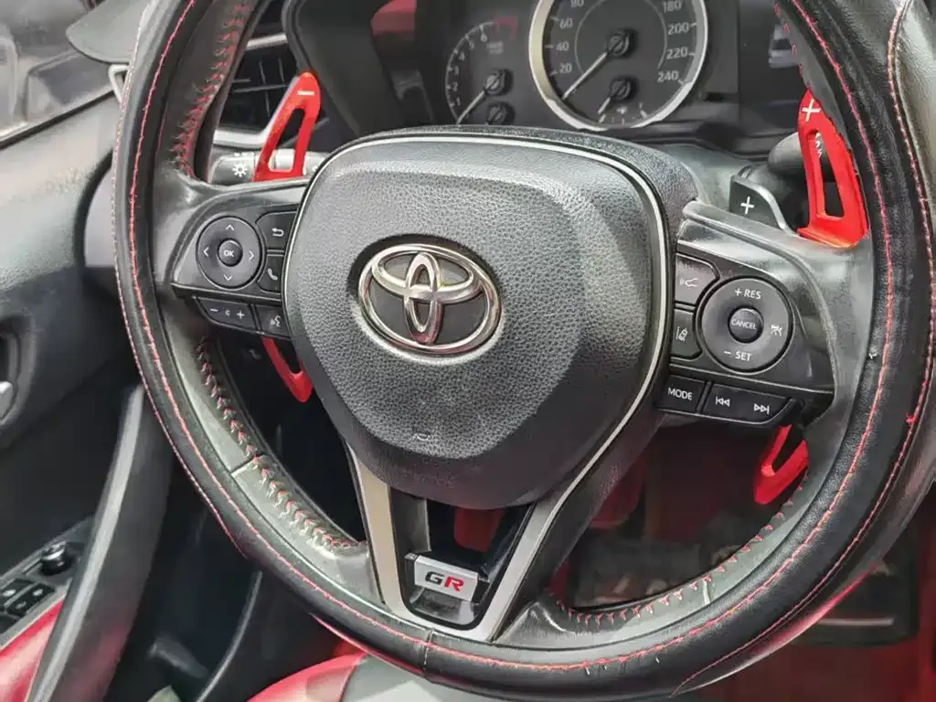 Toyota Corolla — фото 5