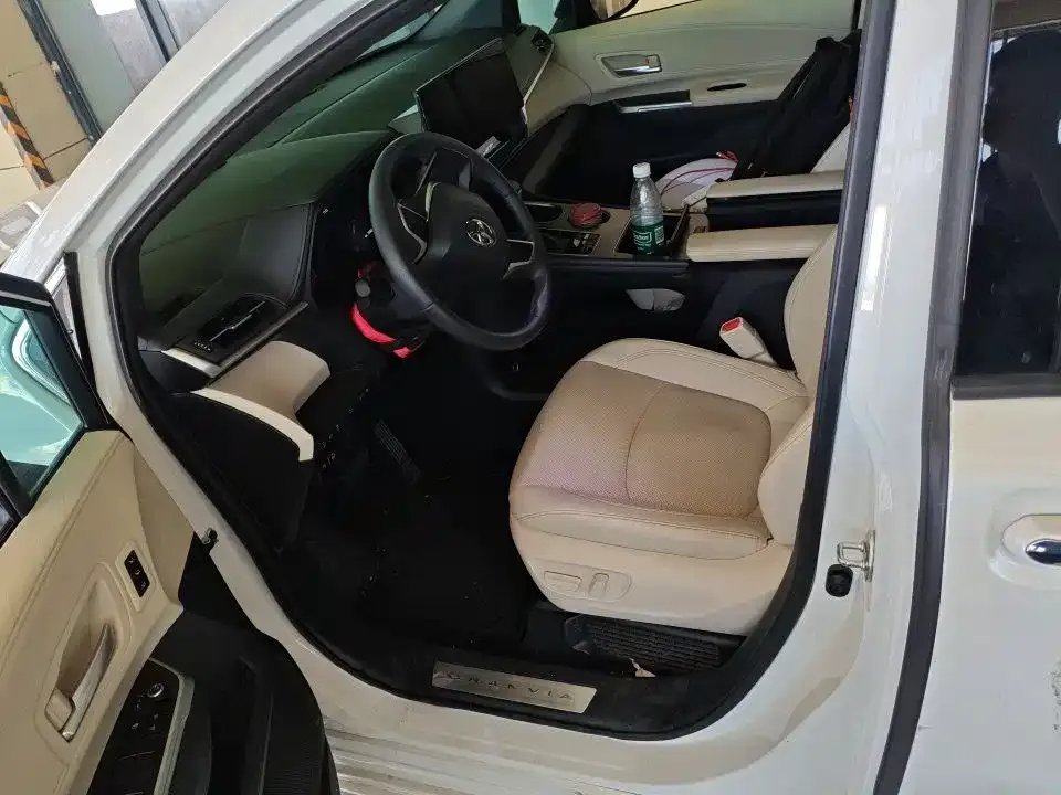 Toyota Granvia — фото 5
