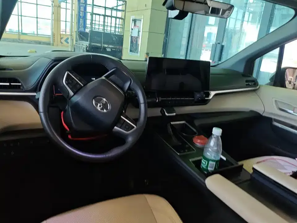 Toyota Granvia — фото 4