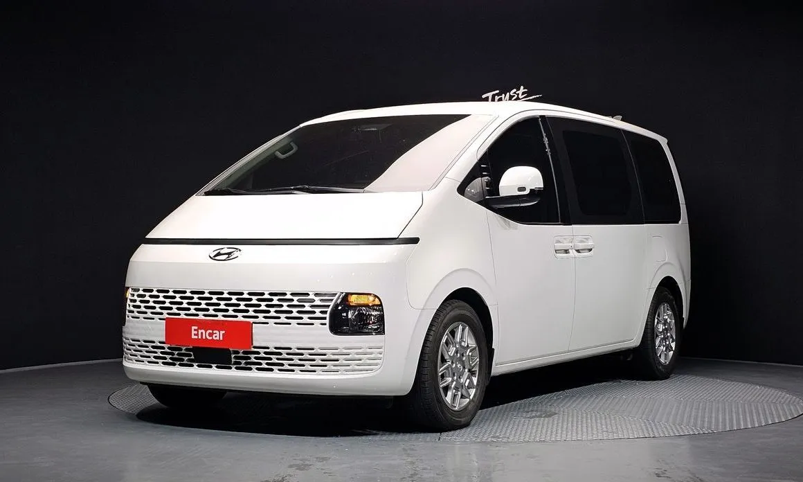Hyundai Staria — фото 1