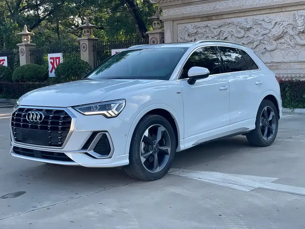 Audi Q3 — фото 1