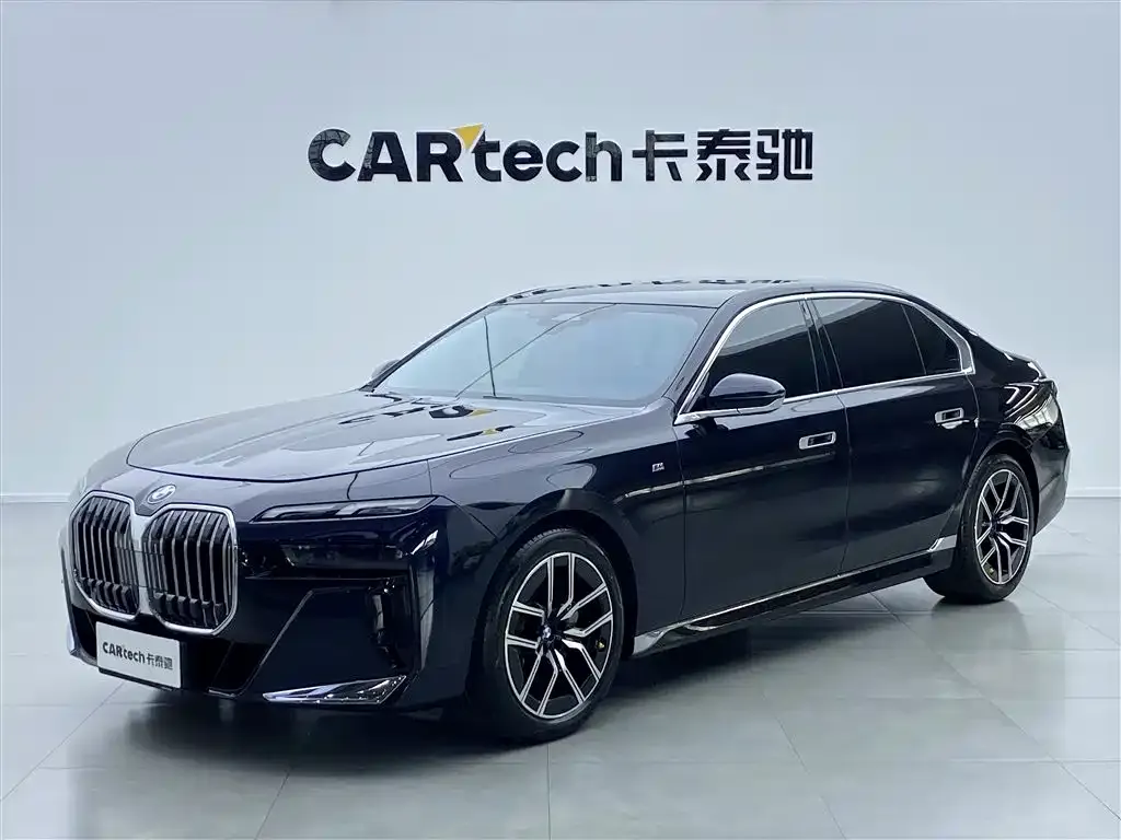 BMW 7 Series — фото 1