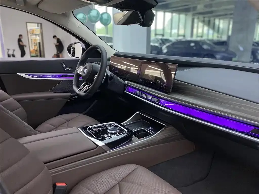 BMW 7 Series — фото 10