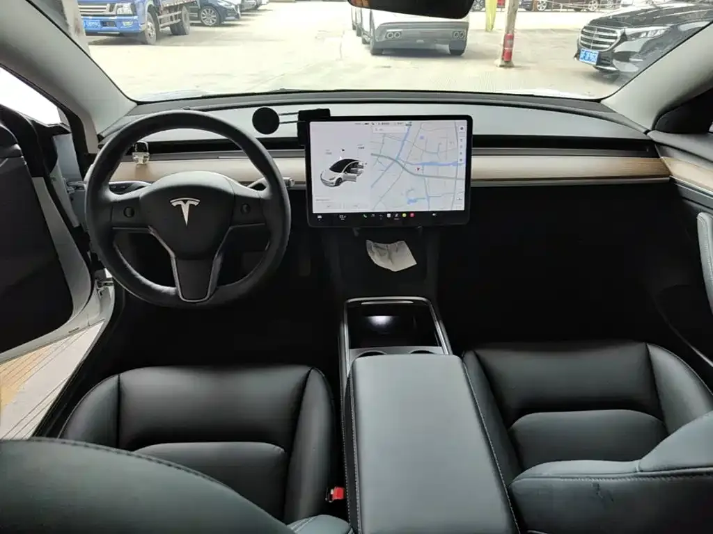 Tesla Model 3 — фото 7
