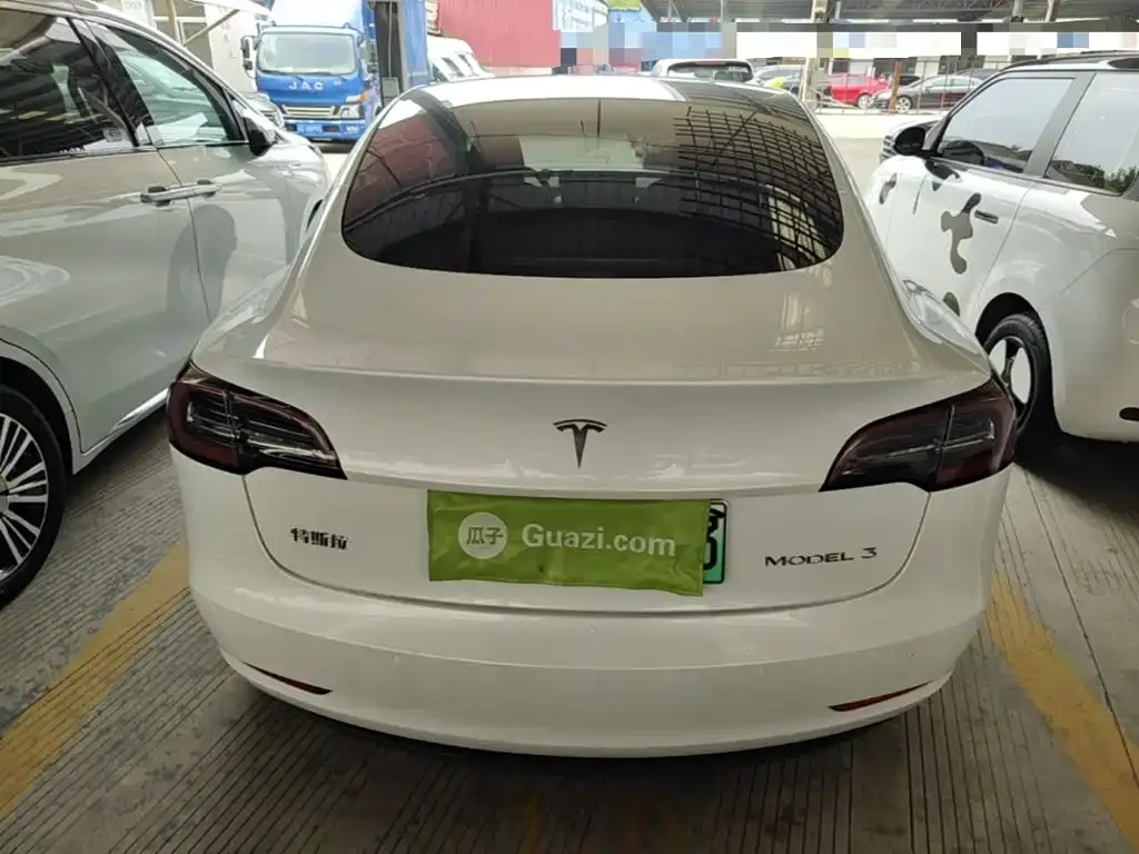 Tesla Model 3 — фото 10
