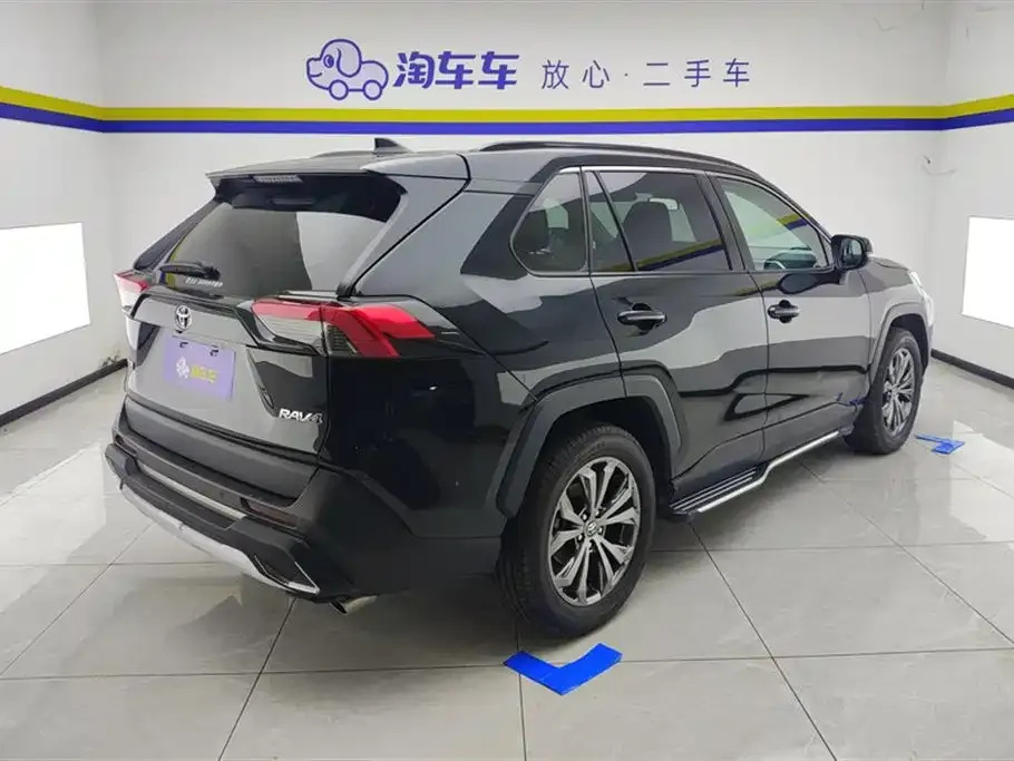 Toyota RAV4 — фото 7