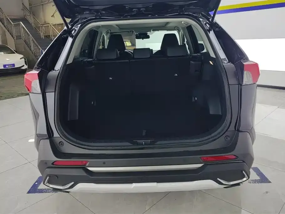 Toyota RAV4 — фото 5
