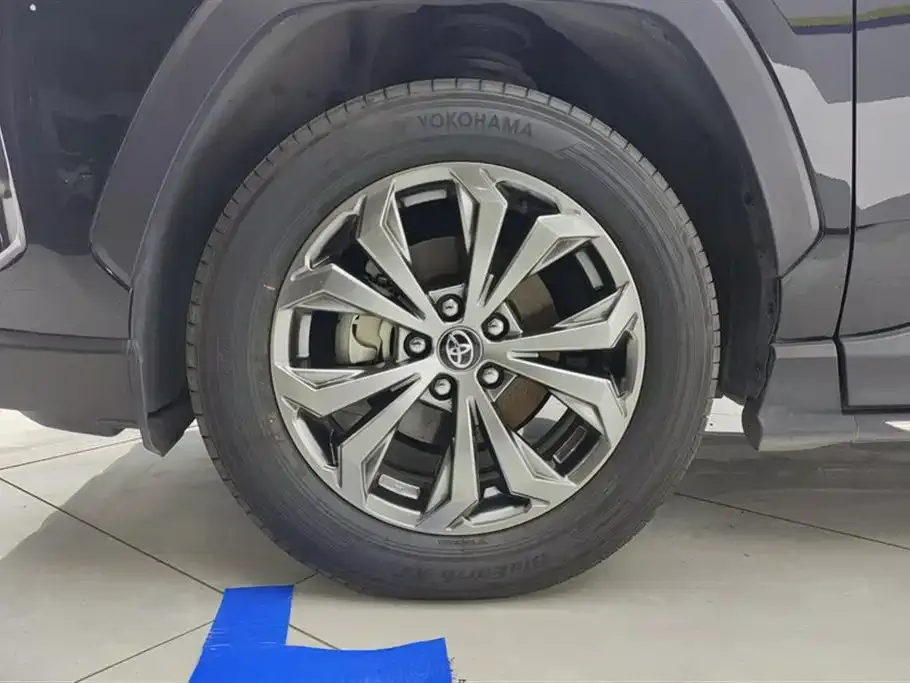Toyota RAV4 — фото 3