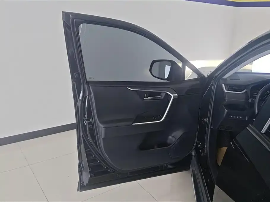 Toyota RAV4 — фото 2