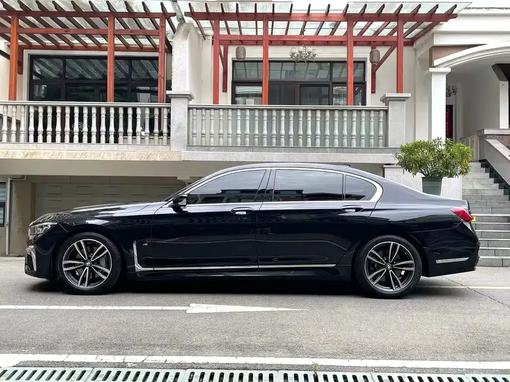 BMW 7 Series 2022 из CN, фото 7