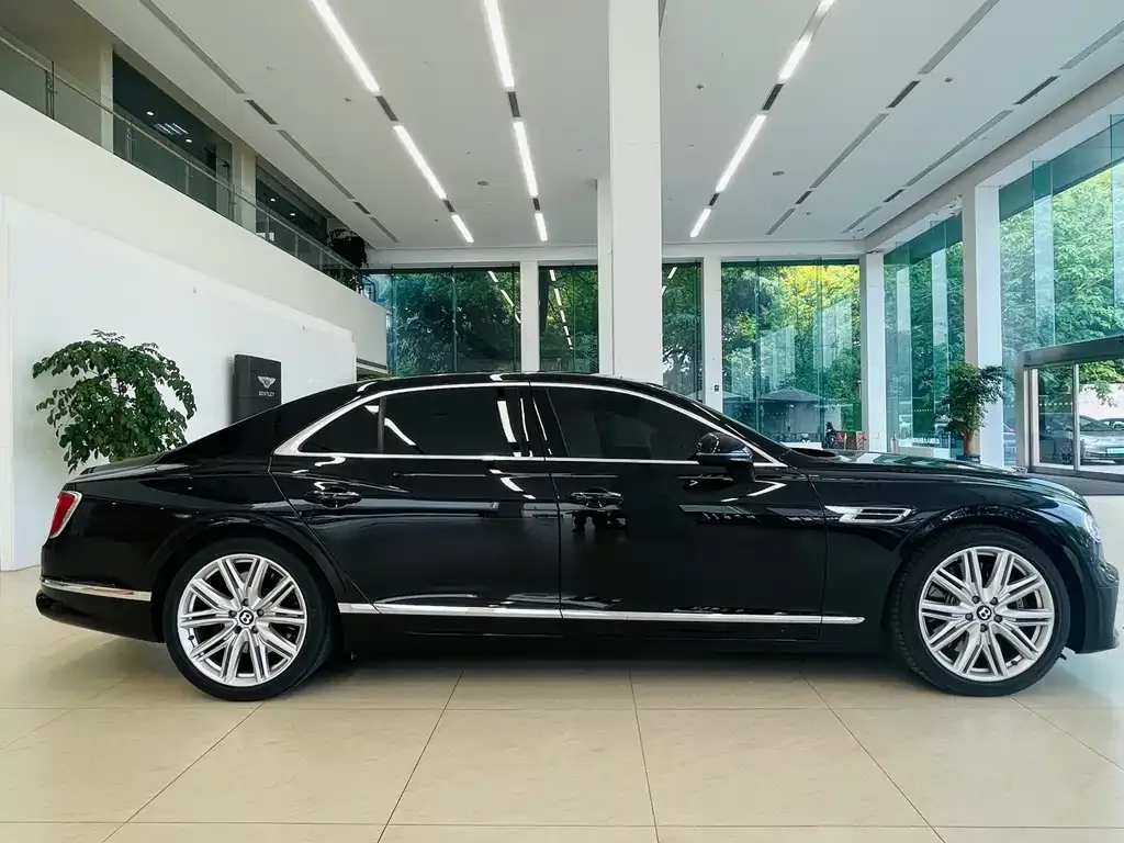 Bentley Flying Spur PHEV — фото 9